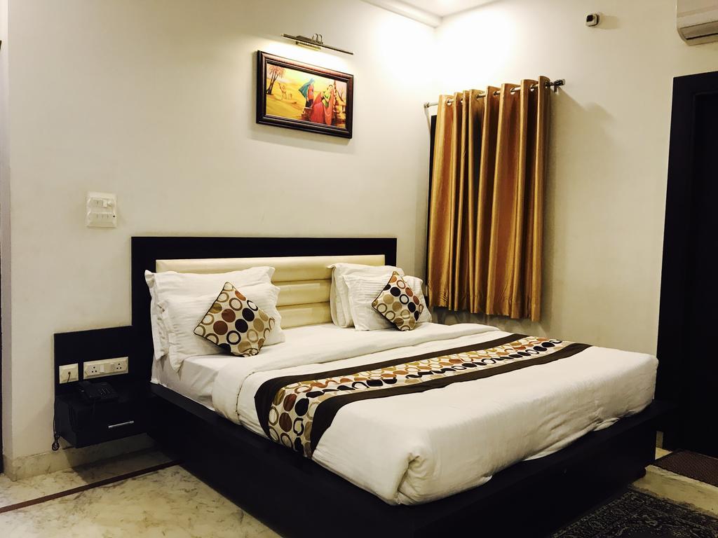 Aaradhya Residency Hotel Agra  Bagian luar foto