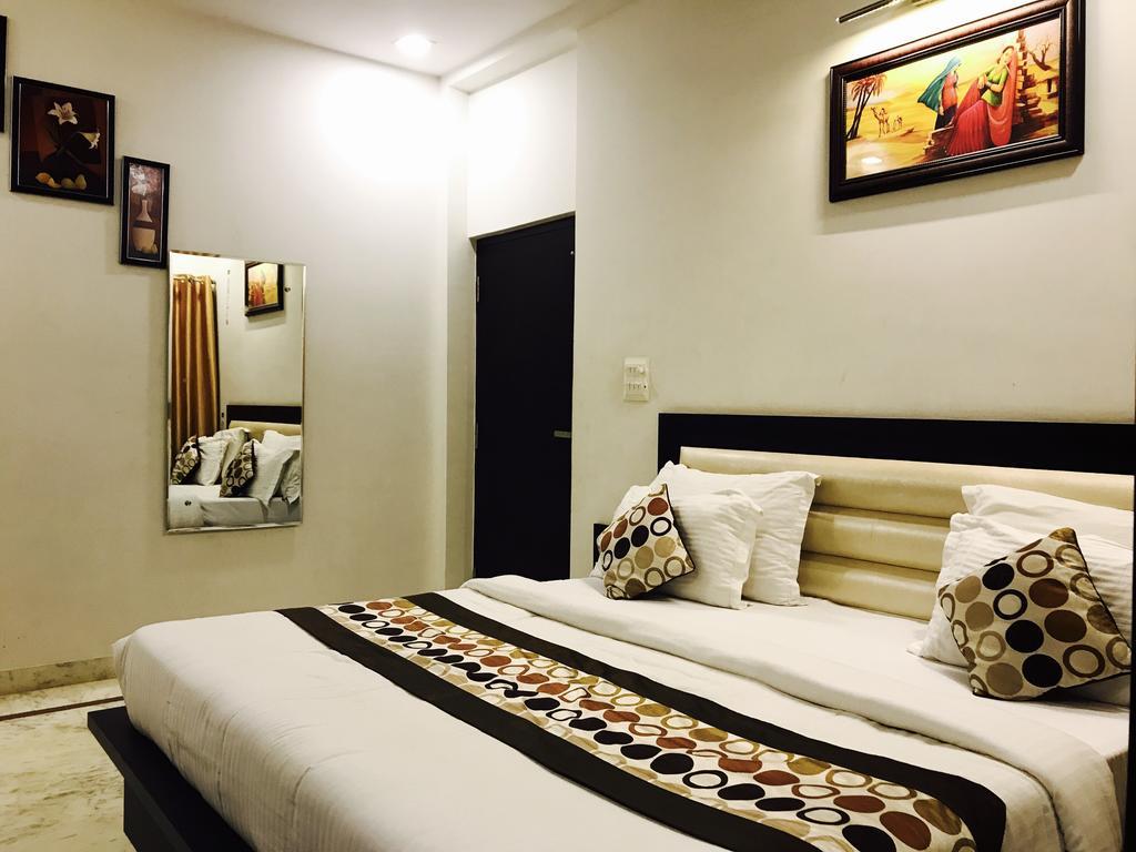Aaradhya Residency Hotel Agra  Bagian luar foto