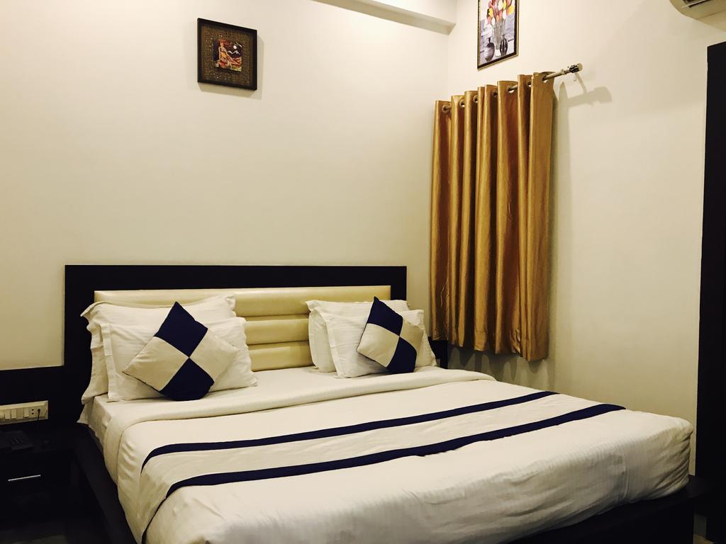 Aaradhya Residency Hotel Agra  Bagian luar foto