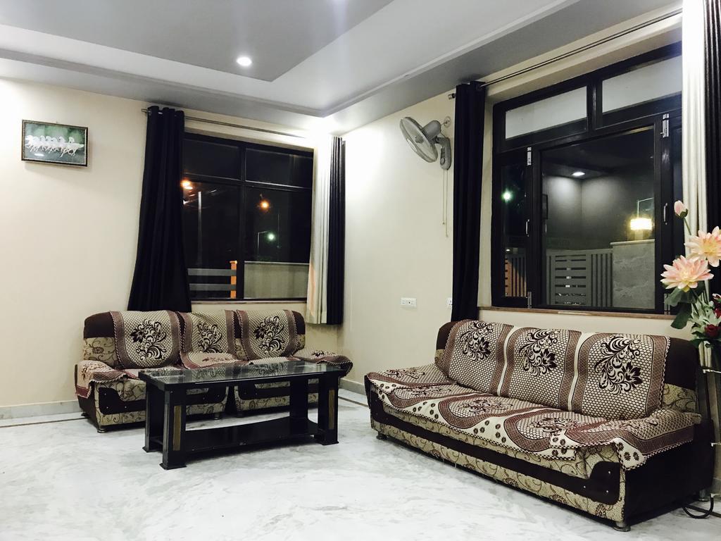 Aaradhya Residency Hotel Agra  Bagian luar foto
