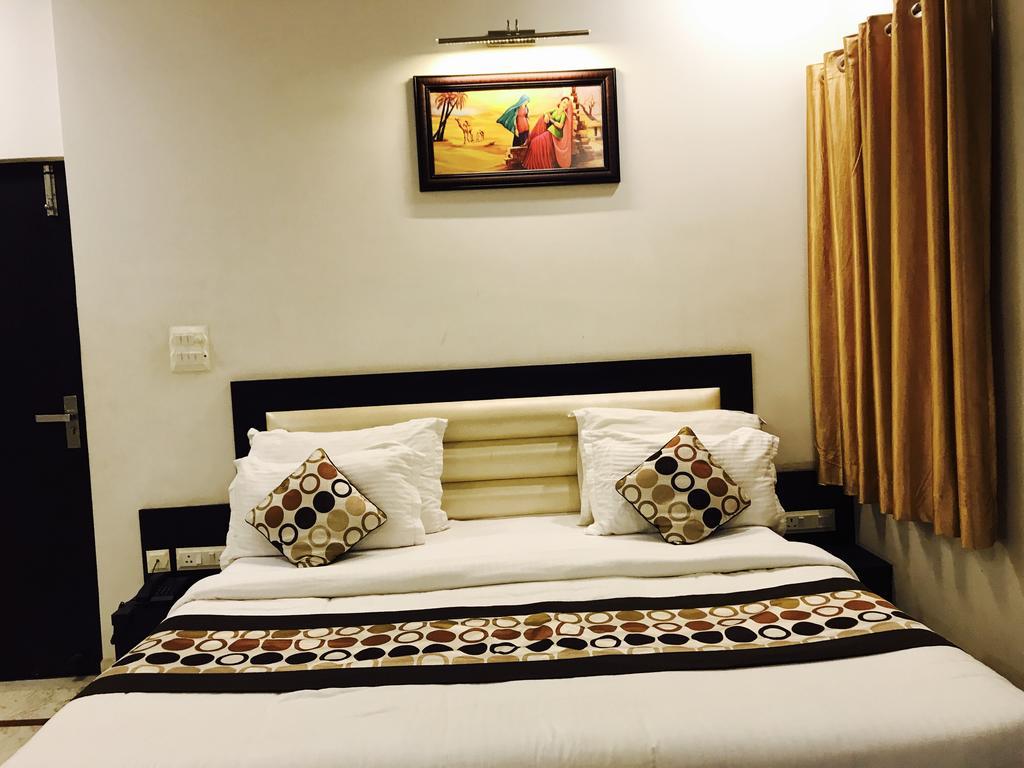 Aaradhya Residency Hotel Agra  Bagian luar foto