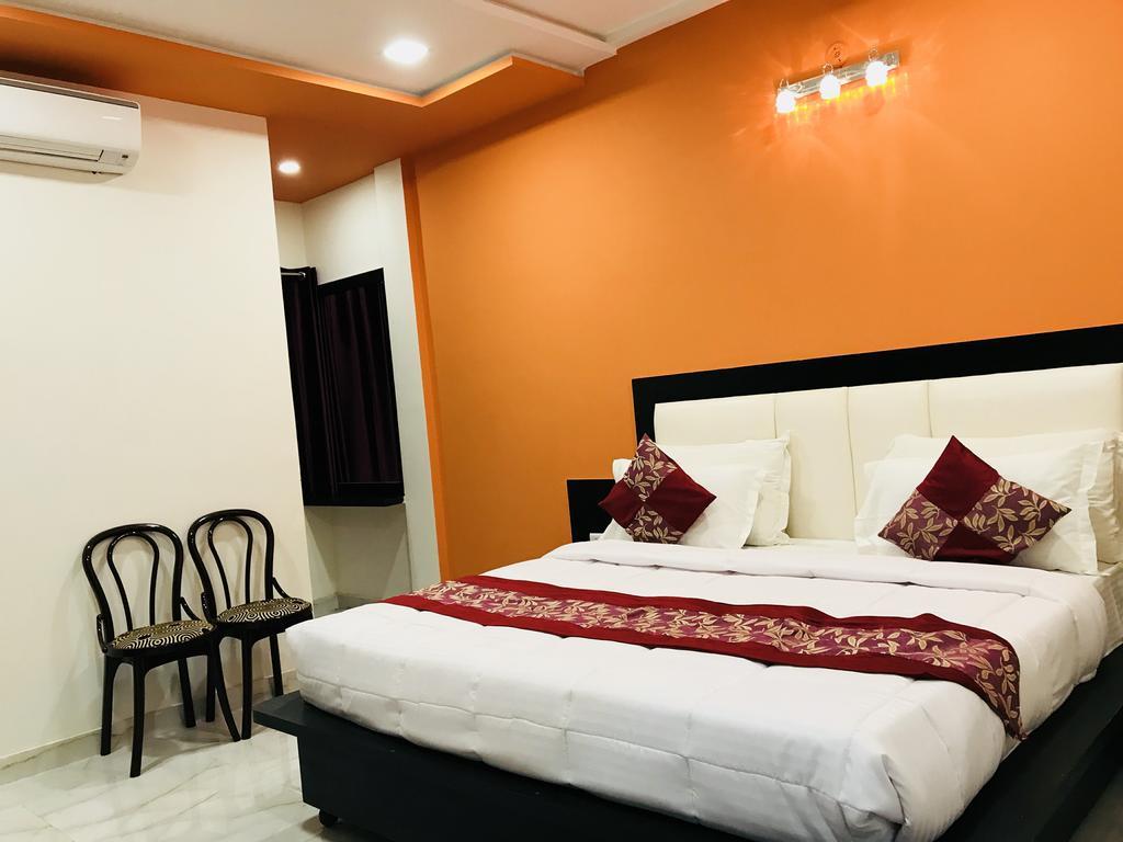 Aaradhya Residency Hotel Agra  Bagian luar foto