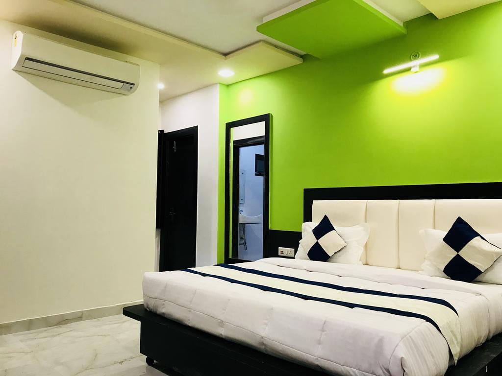 Aaradhya Residency Hotel Agra  Bagian luar foto