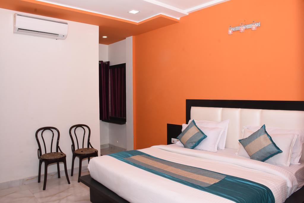 Aaradhya Residency Hotel Agra  Bagian luar foto