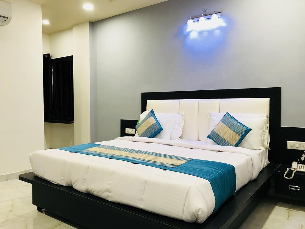 Aaradhya Residency Hotel Agra  Bagian luar foto
