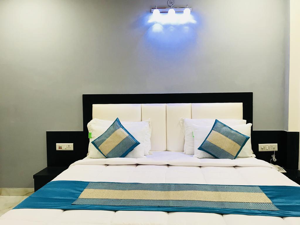 Aaradhya Residency Hotel Agra  Bagian luar foto