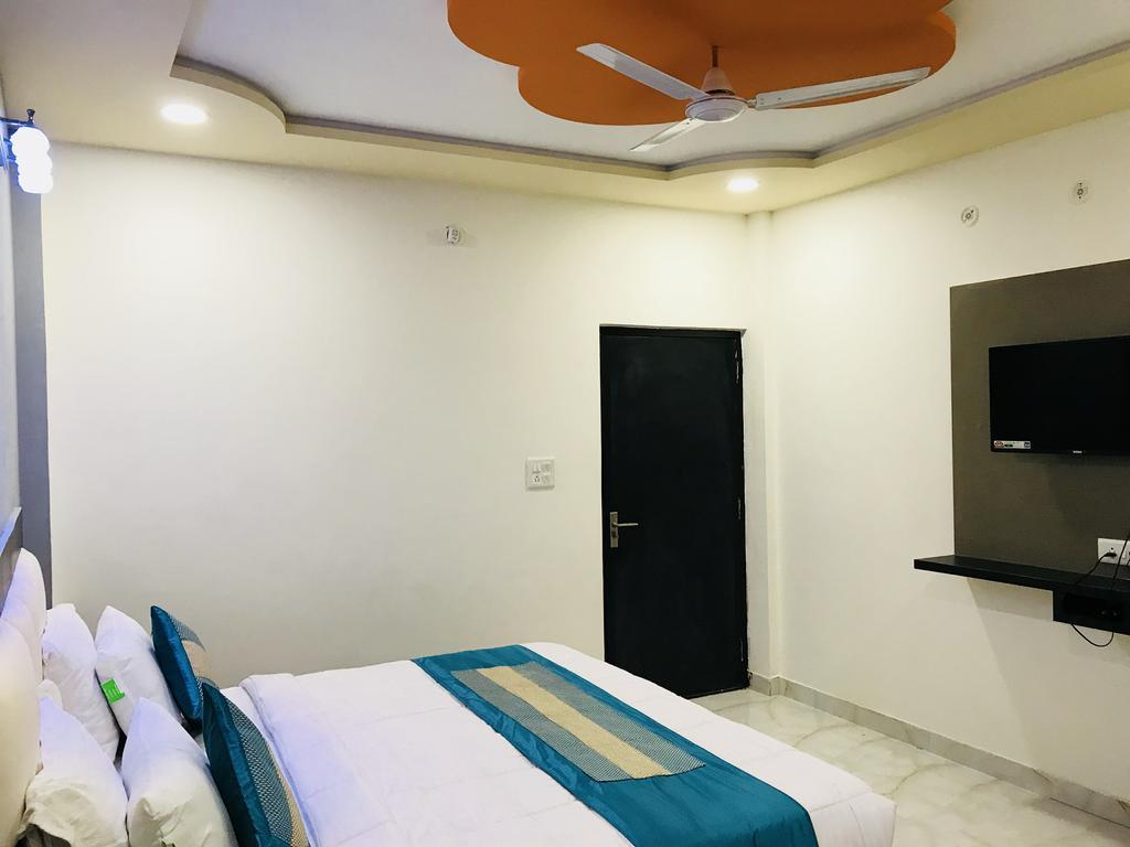 Aaradhya Residency Hotel Agra  Bagian luar foto