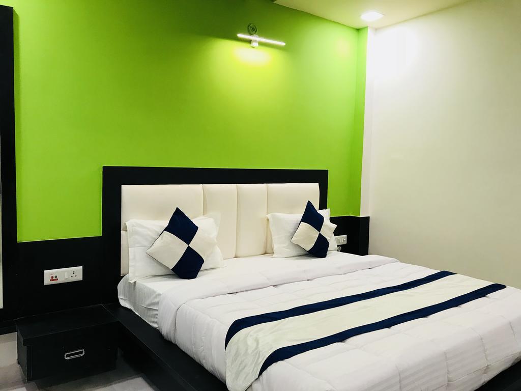 Aaradhya Residency Hotel Agra  Bagian luar foto