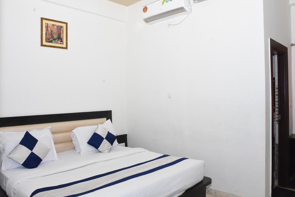 Aaradhya Residency Hotel Agra  Bagian luar foto