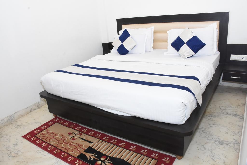 Aaradhya Residency Hotel Agra  Bagian luar foto