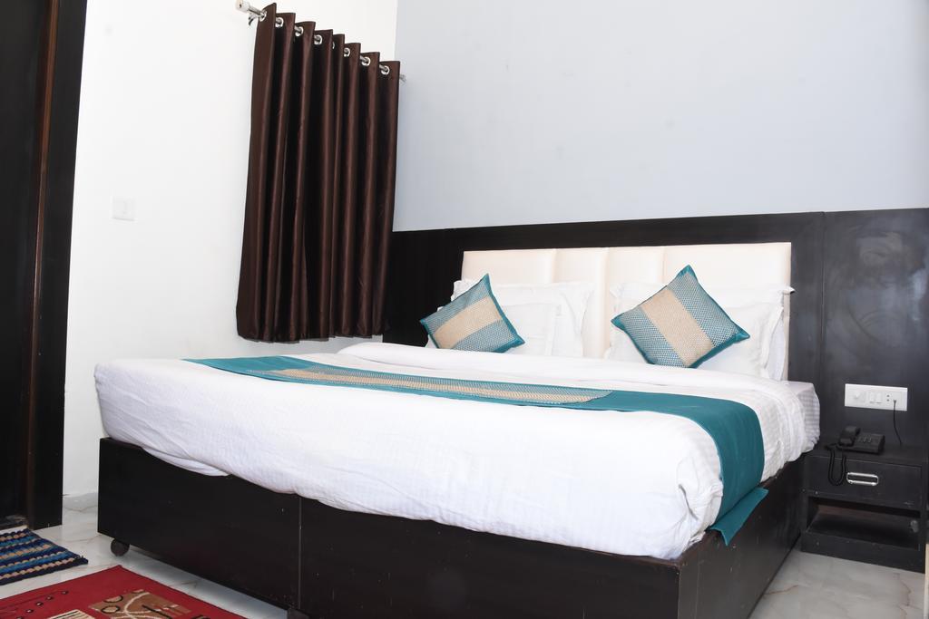 Aaradhya Residency Hotel Agra  Bagian luar foto