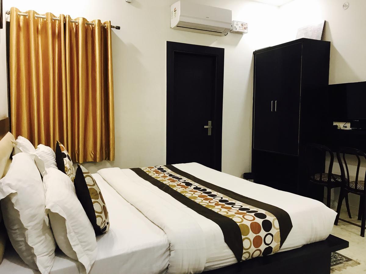 Aaradhya Residency Hotel Agra  Bagian luar foto