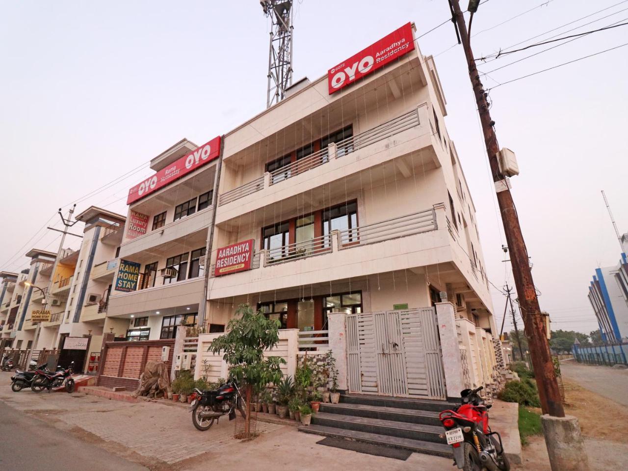 Aaradhya Residency Hotel Agra  Bagian luar foto