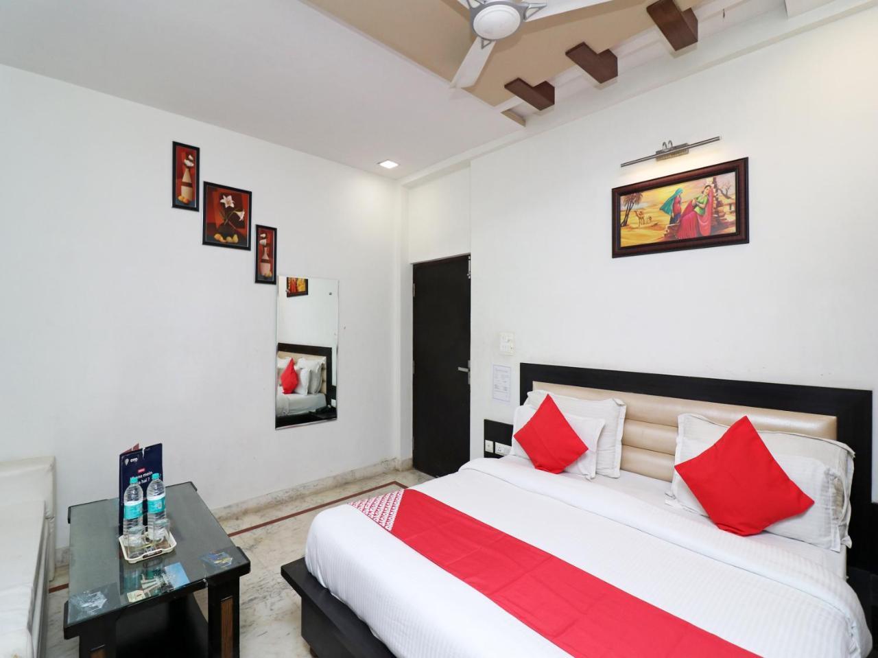Aaradhya Residency Hotel Agra  Bagian luar foto