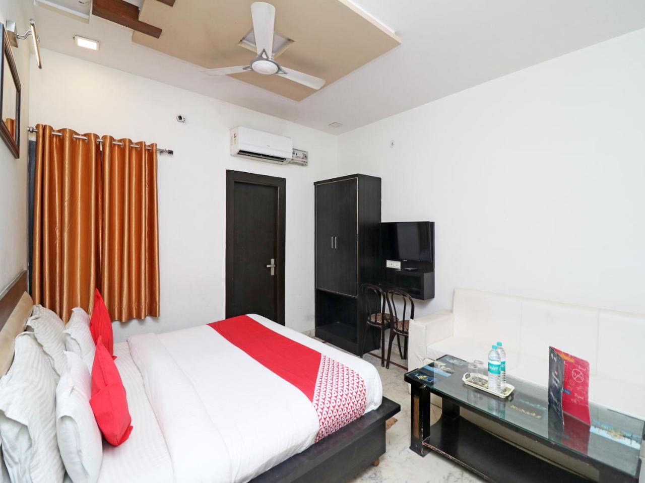 Aaradhya Residency Hotel Agra  Bagian luar foto