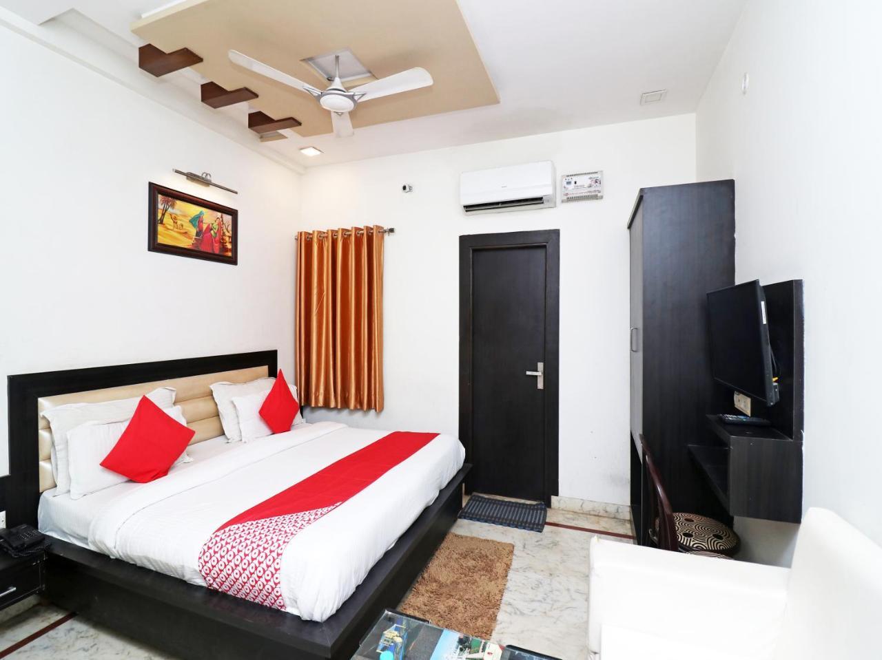 Aaradhya Residency Hotel Agra  Bagian luar foto