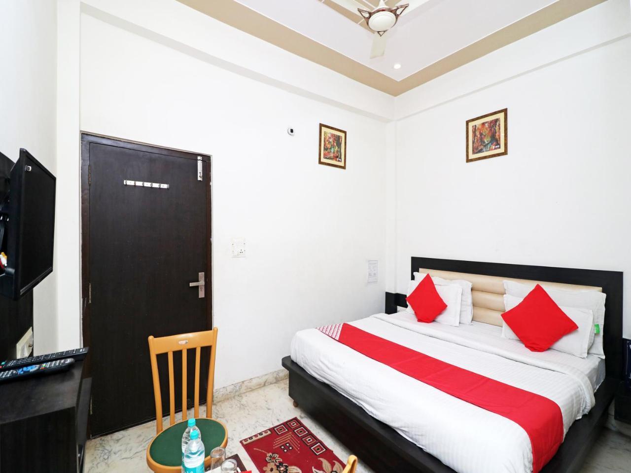 Aaradhya Residency Hotel Agra  Bagian luar foto
