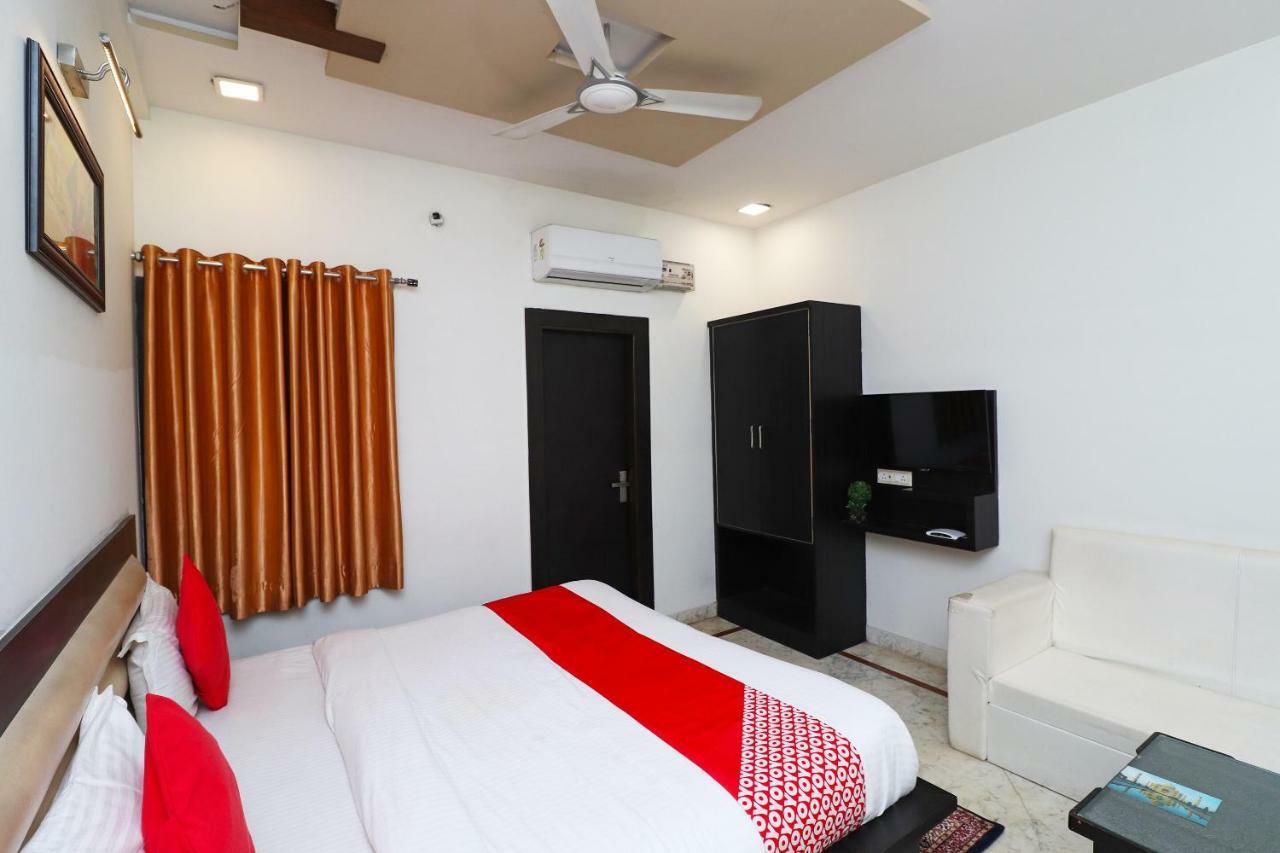 Aaradhya Residency Hotel Agra  Bagian luar foto